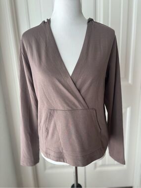 NWT ⭐️T|S by Thrive Soft Pullover Top in Dusty Taupe